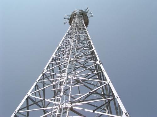 Torre de telecomunicaciones de microondas