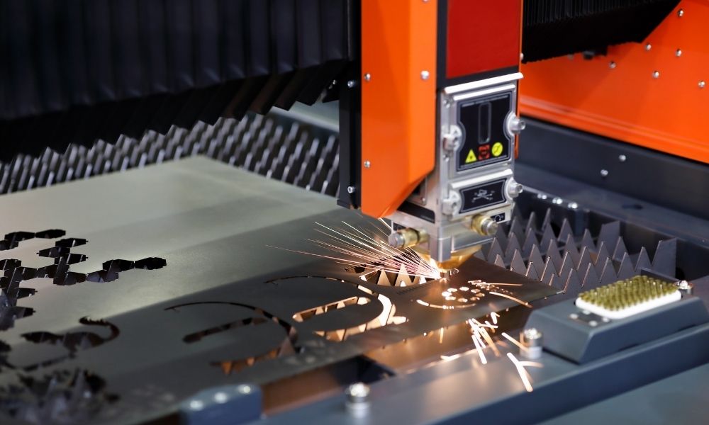 ¿Cuáles son las características de la máquina de corte por láser de fibra?