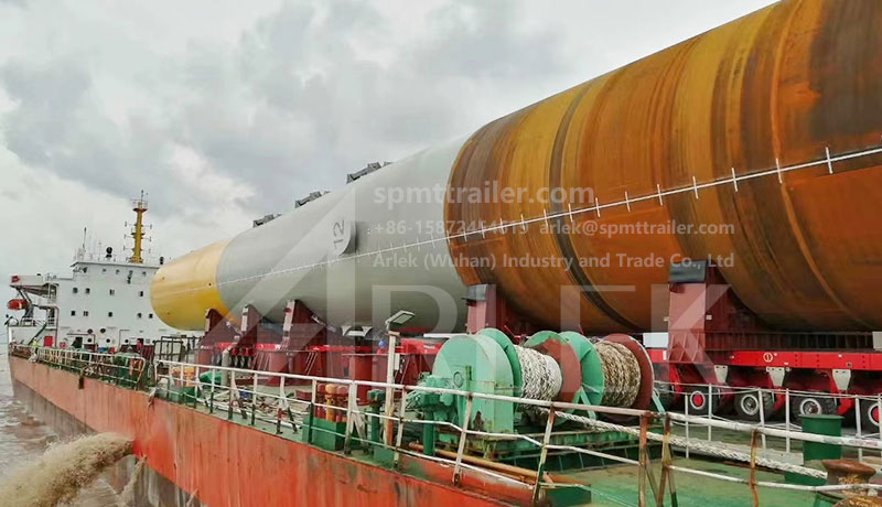 64 axle lines SPMT system to load steel tube length 93m, mass 1700t to the boarding vessel