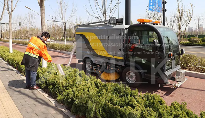 Electric sweeper vehicle CS60 (washing and sweeping)