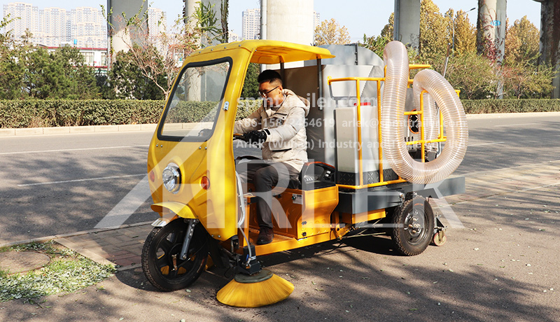 Small leaf collection tricycle T6