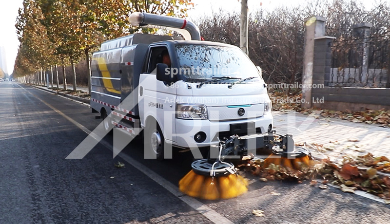 T4500 multifunctional leaf collection vehicle