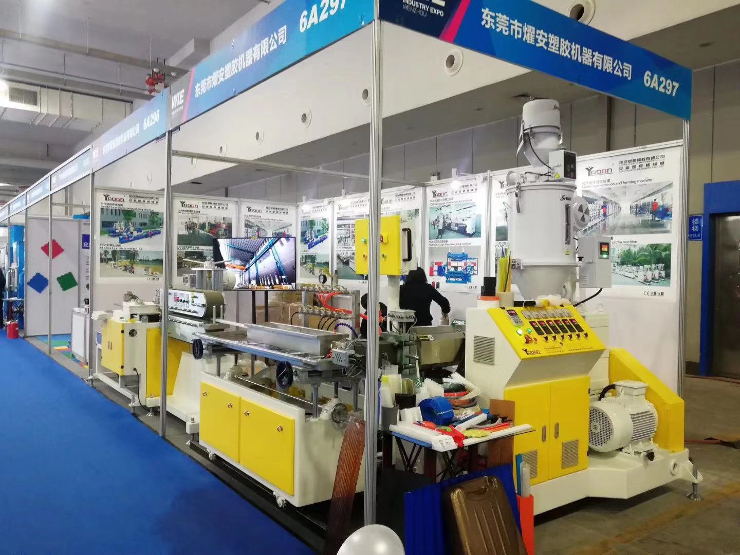 PC led tube light extrusion machine running in 2019 WENZHOU international industry fair