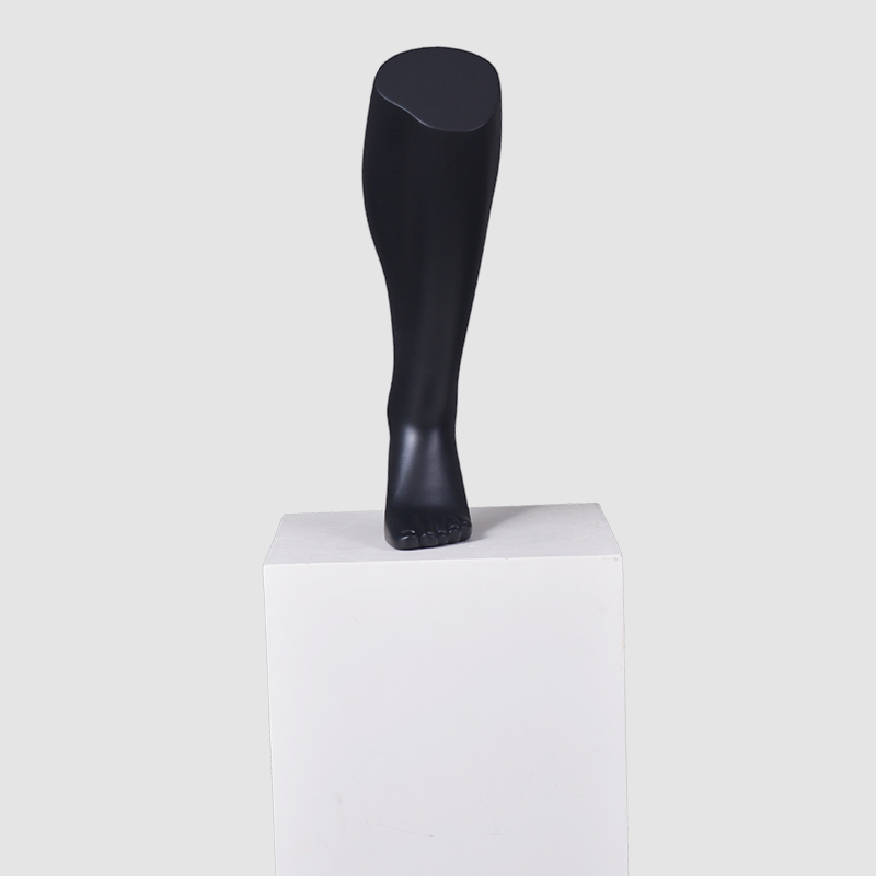 Mannequin kaki lelaki hitam yang disesuaikan untuk paparan stokin (EH)