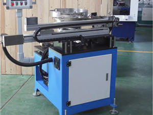Automatic CNC lathe blanking manipulator