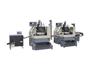 Automatic CNC lathe manipulator
