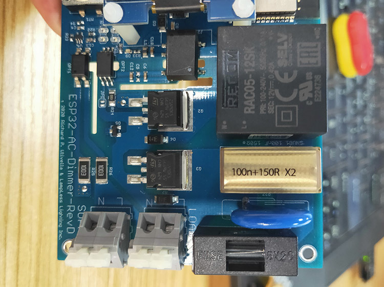 Atenuador de CA ESP32 - Servicio de diseño de PCB de Makerfabs
