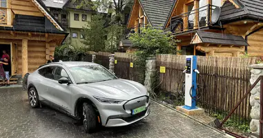 Doppelte Steckdose AC Charge in Polen