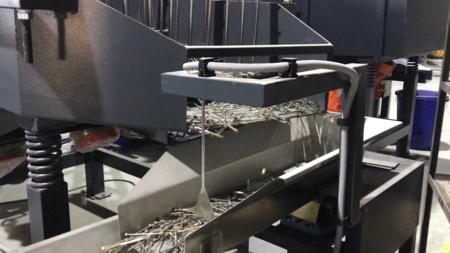 Sistema automático de embalaje de caja de doble carril de tornillos largos de 180 mm