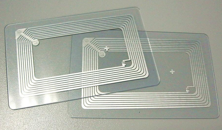 RFID PET CR80 Etiqueta de papel con incrustación seca NFC Etiqueta adhesiva de chip RFID