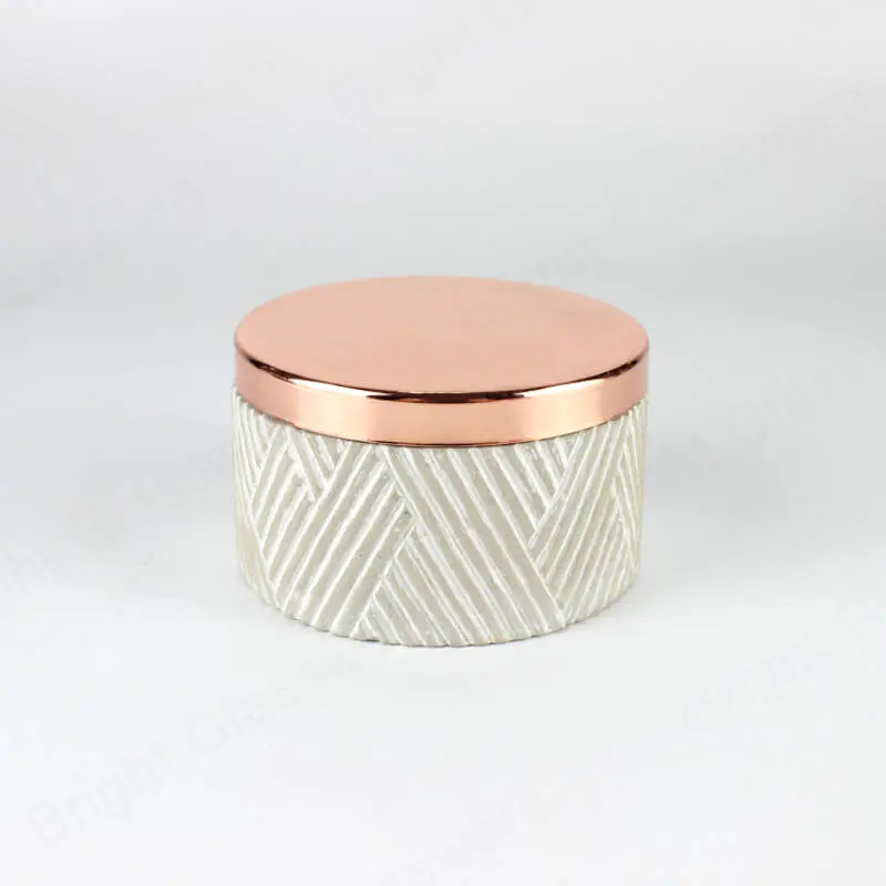 Nuevo diseño grabado candelabro de cemento gris con tapa de metal de oro rosa
