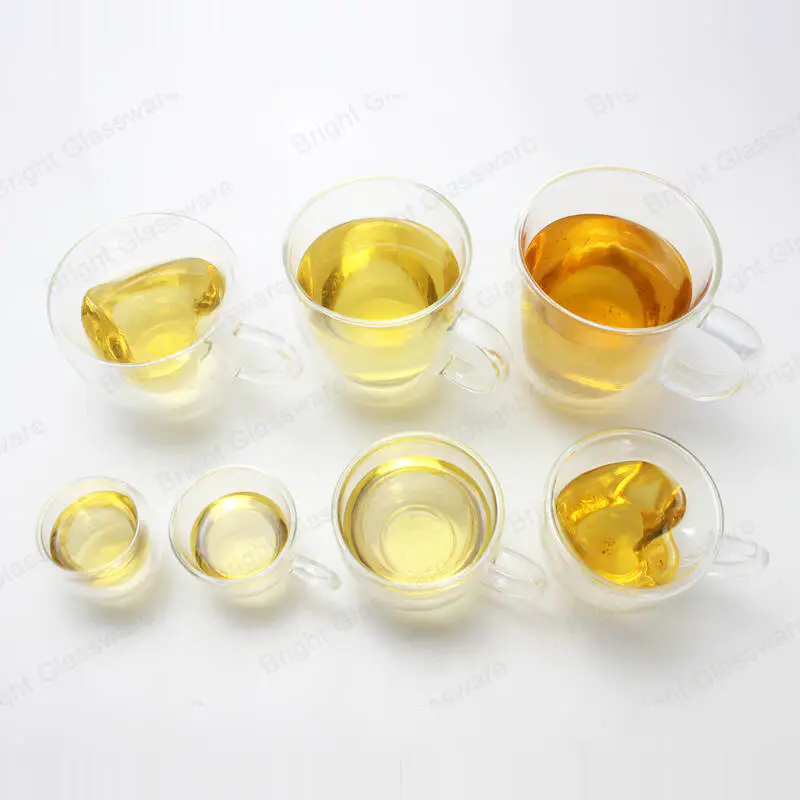 Romántico vaso de vidrio borosilicato de doble pared taza de té / café taza de vidrio en forma de corazón taza de vidrio con platillo al por mayor
