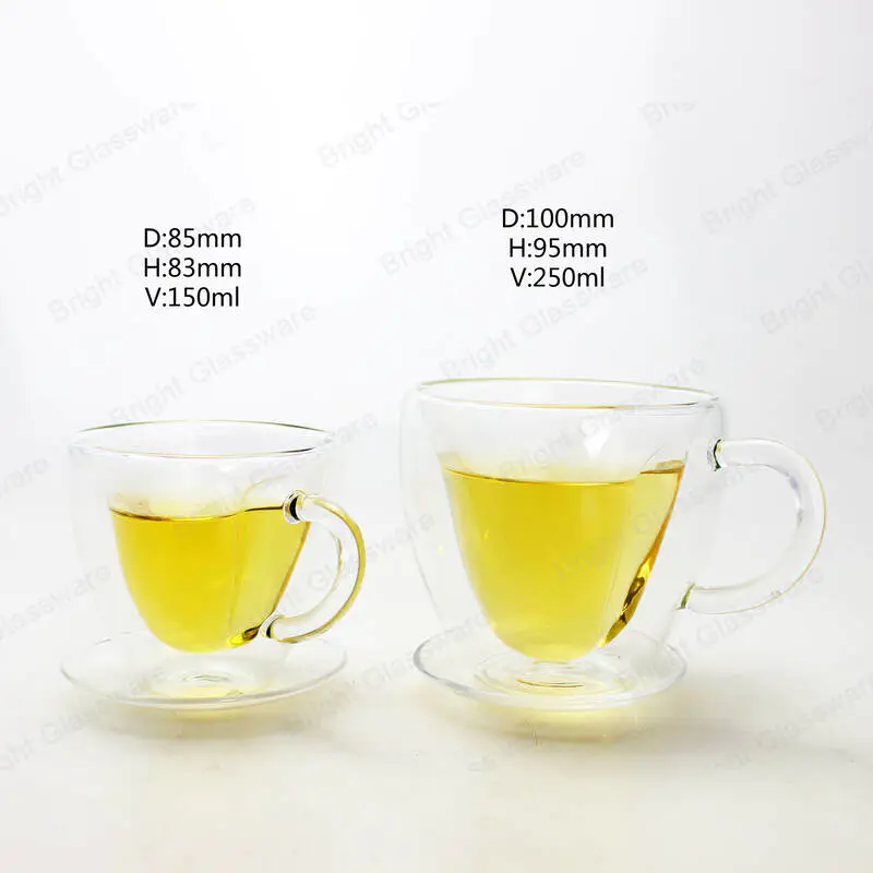 Romántico vaso de vidrio borosilicato de doble pared taza de té / café taza de vidrio en forma de corazón taza de vidrio con platillo al por mayor