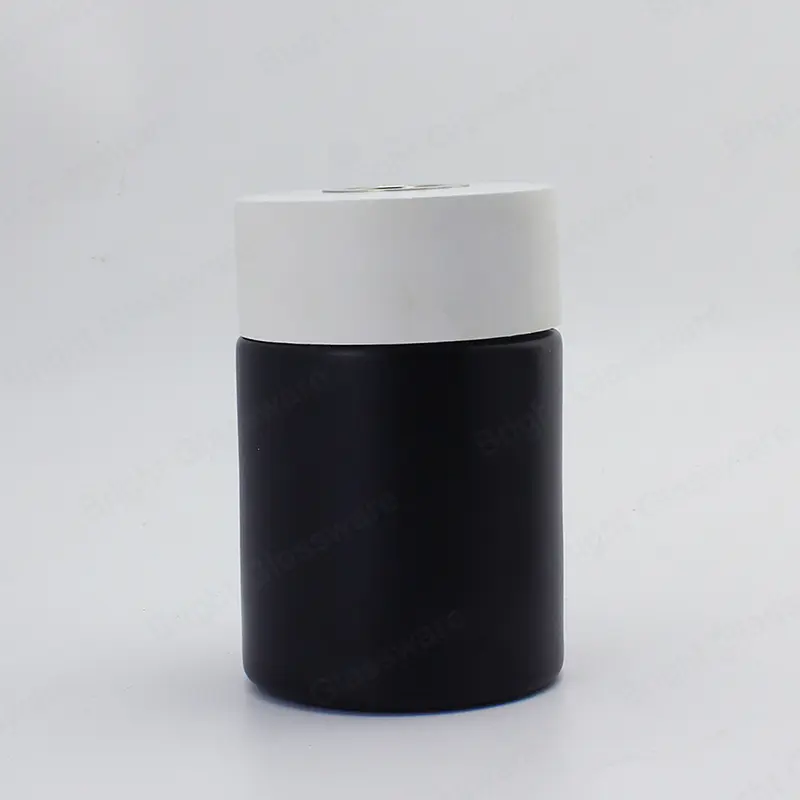 白色圆柱玻璃香水瓶扩散器，带黑色盖子