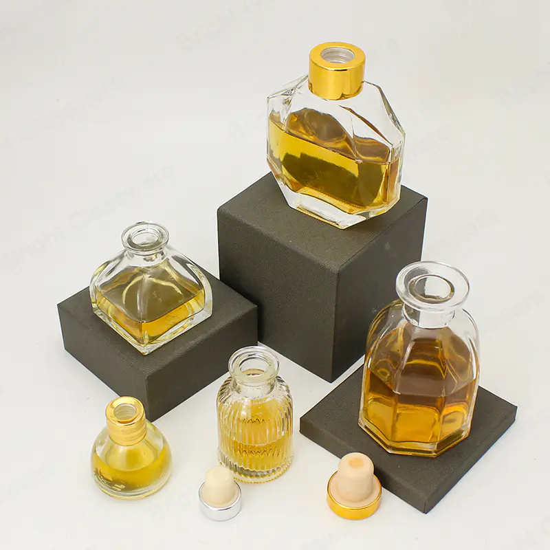 批发各种形状的定制透明独特的玻璃瓶，用于家居香气