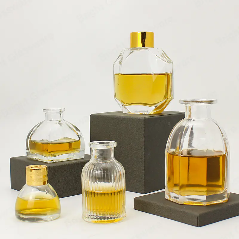 批发各种形状的定制透明独特的玻璃瓶，用于家居香气