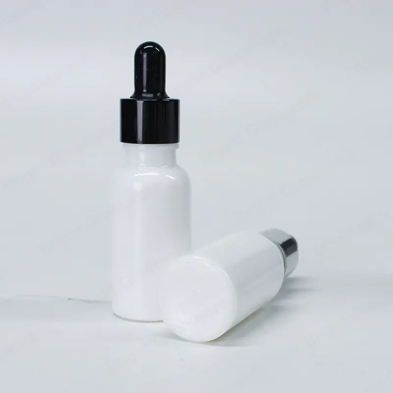 批发定制闪亮的小尺寸瓶白色玻璃化妆水瓶豪华带泵