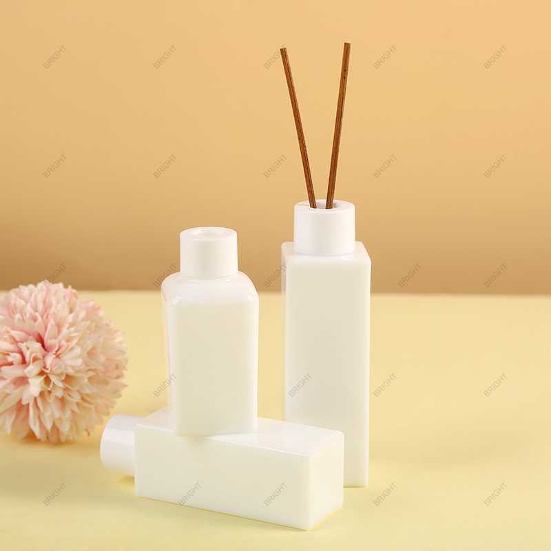 New Style Round Square White Reed Diffuser Bottle with Fiber Sticks and Box