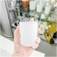 Tarro de vela de vidrio blanco mate mate de estilo personalizado de muestra gratis con tapa