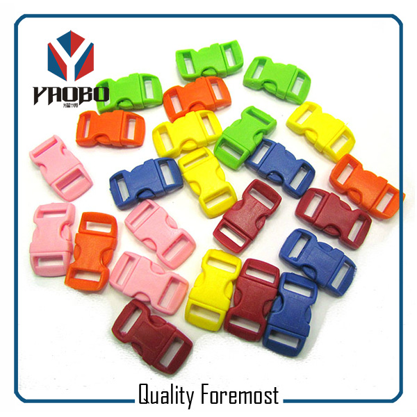colored plastic buckles