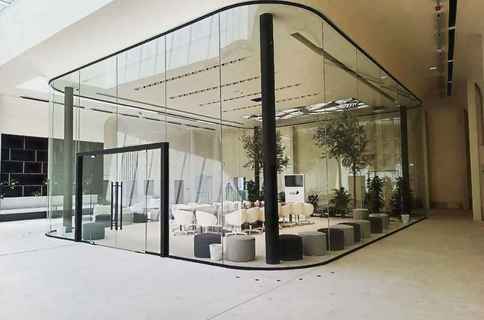 Projeto BTG: Vidro temperado curvo curvo laminado ultra transparente com altura de 5,1 metros para o Escritório da Prefeitura de Dubai