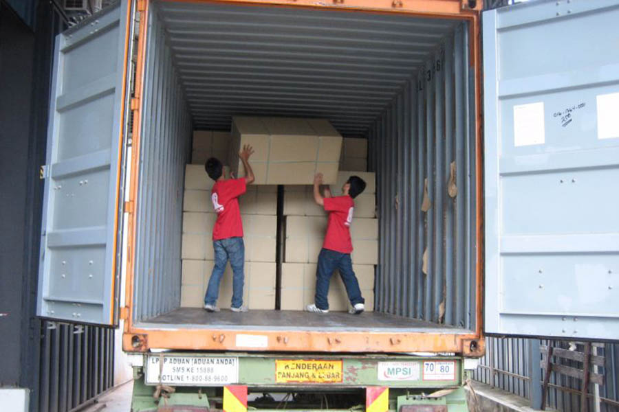 Load-In-Container-08