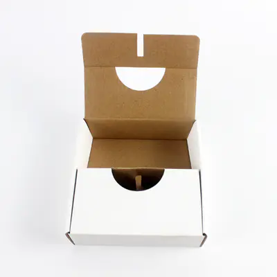 さまざまな贈り物の機会のための高品質のクラフト紙ホワイト折りたたみ式ボックス包装
