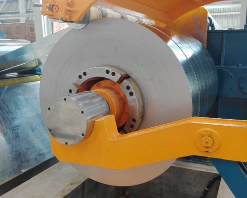 Machine de ligne de refendage NC pour le traitement de tôles d’acier et de tôles