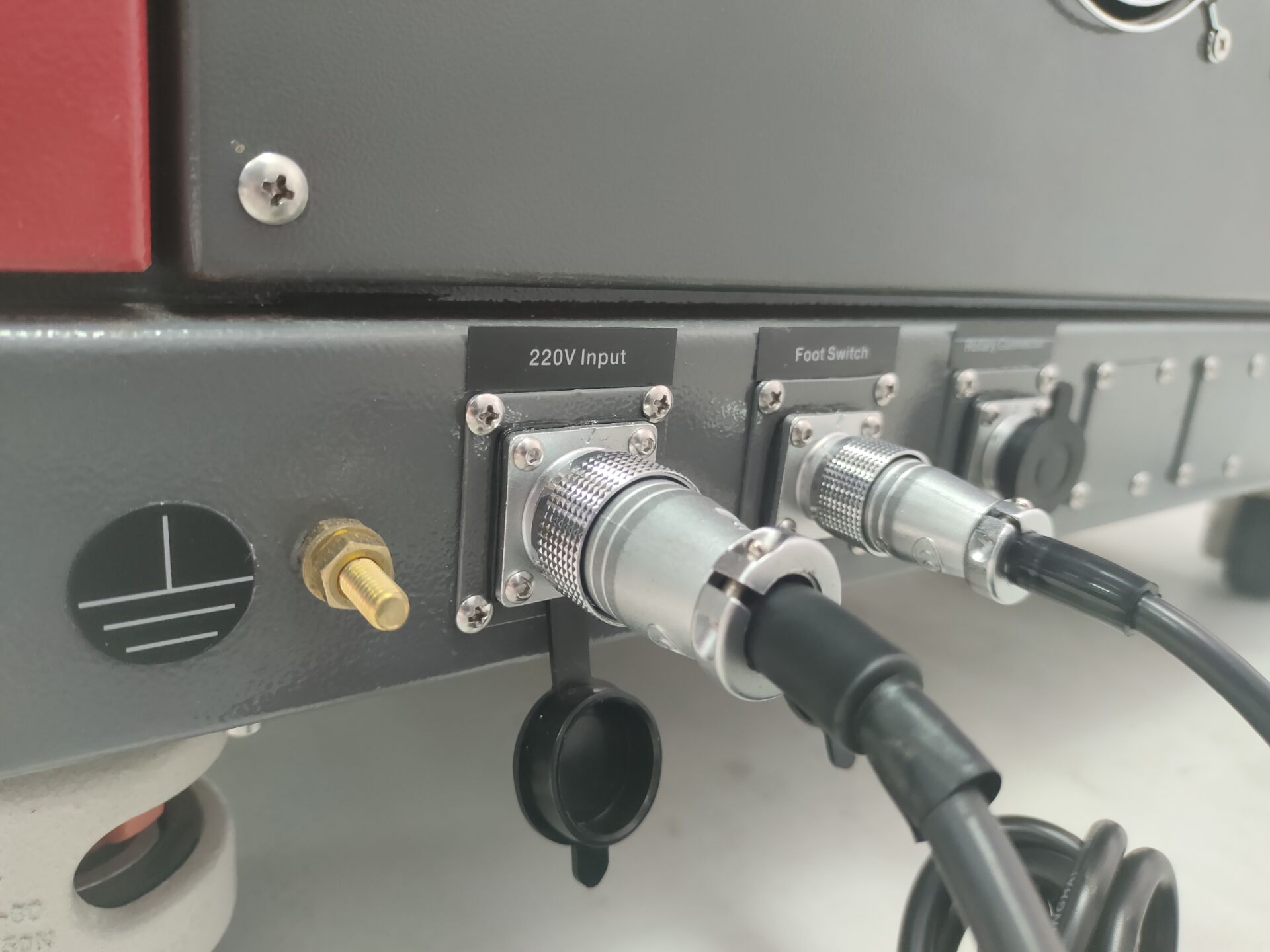 How To Connect The Ground Wire Of The Laser Equipment?