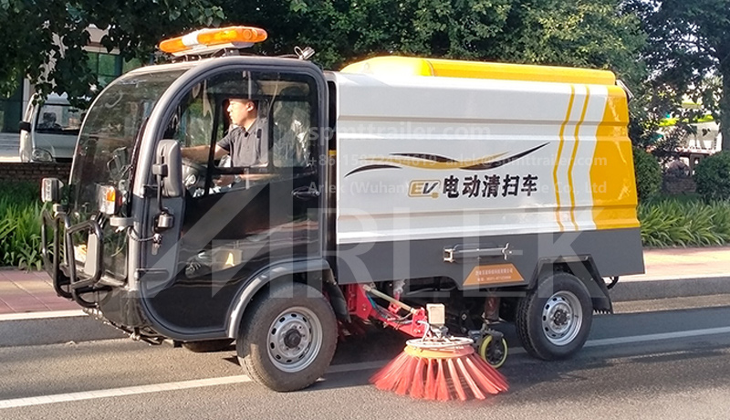 Electric road sweeper S50