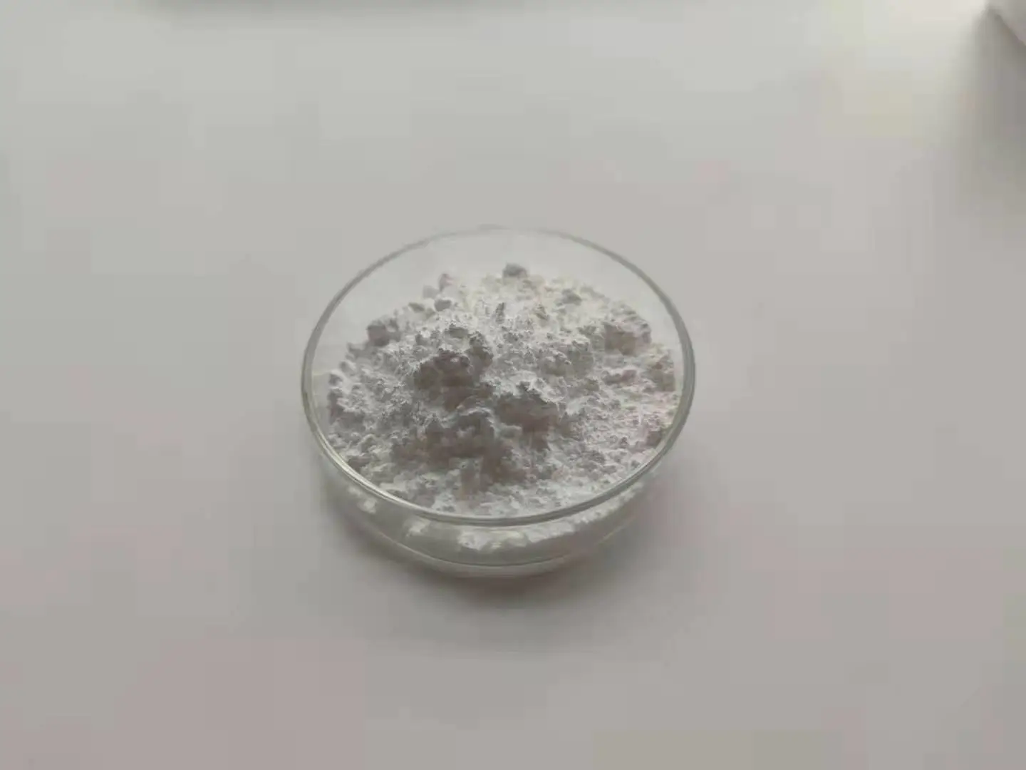 Lanthanum Oxide Micron powder La2O3 flaky 1-3μm  For Glass