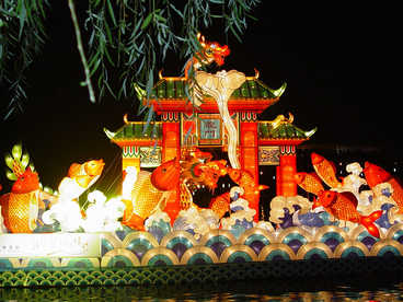 雕塑彩灯-中国文化-鲤鱼跃龙门