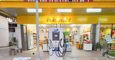 El cargador de CC rápido comercial NKR se pone oficialmente en uso en la gasolinera de Tailandia
