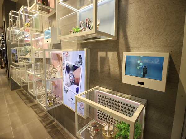 Smart Interactive Retail Displays Screen 