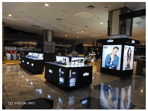 Braun-Shop in Shop Smart Permanent Electronics Display Cabinet