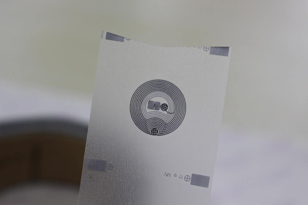 Mejor precio redondo mini etiqueta hf etiqueta RFID chip etiqueta etiqueta rfid húmedo seco incrustación
