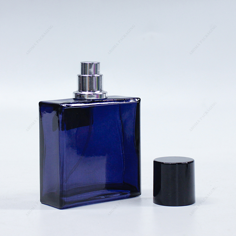 ふた付き正方形のガラス香水瓶