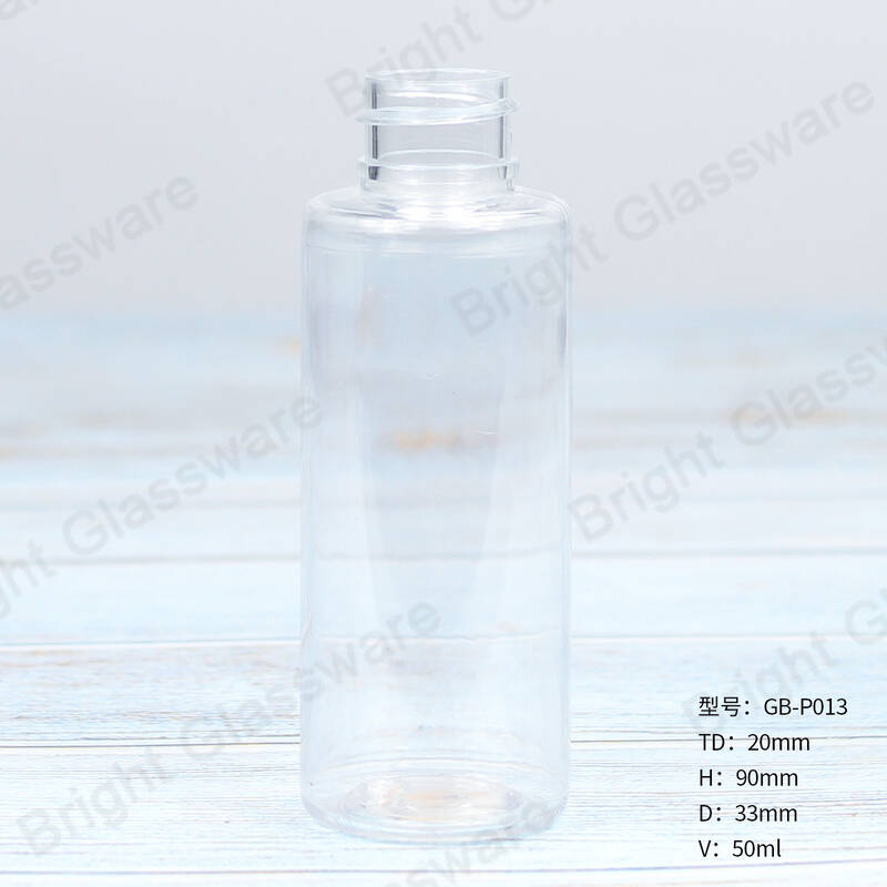 прозрачная пластиковая пустая бутылка с дезинфицирующим средством для рук объемом 50 мл с откидной крышкой