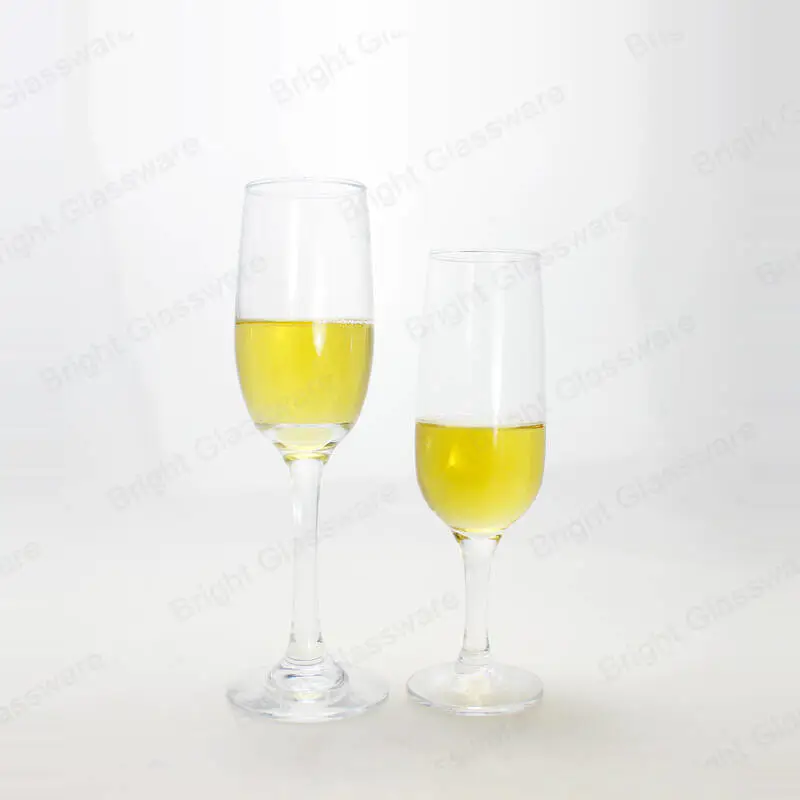بالجملة رخيصة مخصصة شعار شفاف الناي الشمبانيا نظارات الزفاف هدية المنزل طاولة الحرف الزينة