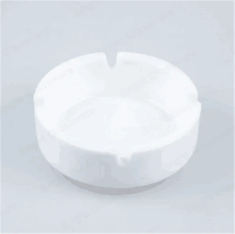 пользовательский логотип 3,5-4 дюйма круглый фарфор ресторан посуда белая керамическая пепельница оптом