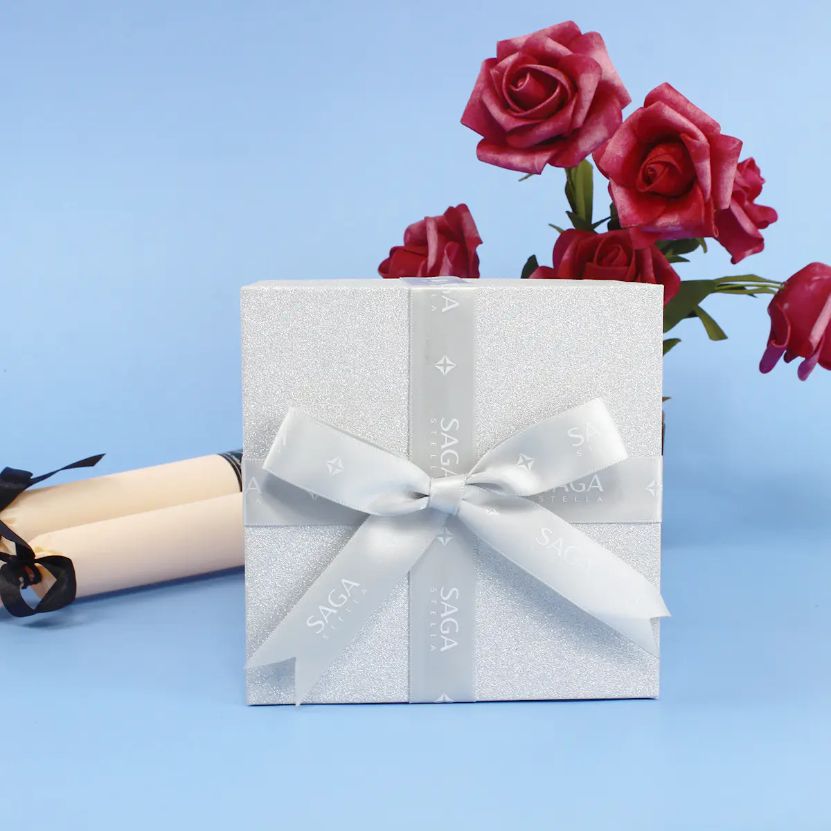 صندوق ورقي من الورق المقوى عيد ميلاد سعيد تصميم علب الهدايا مع الشريط