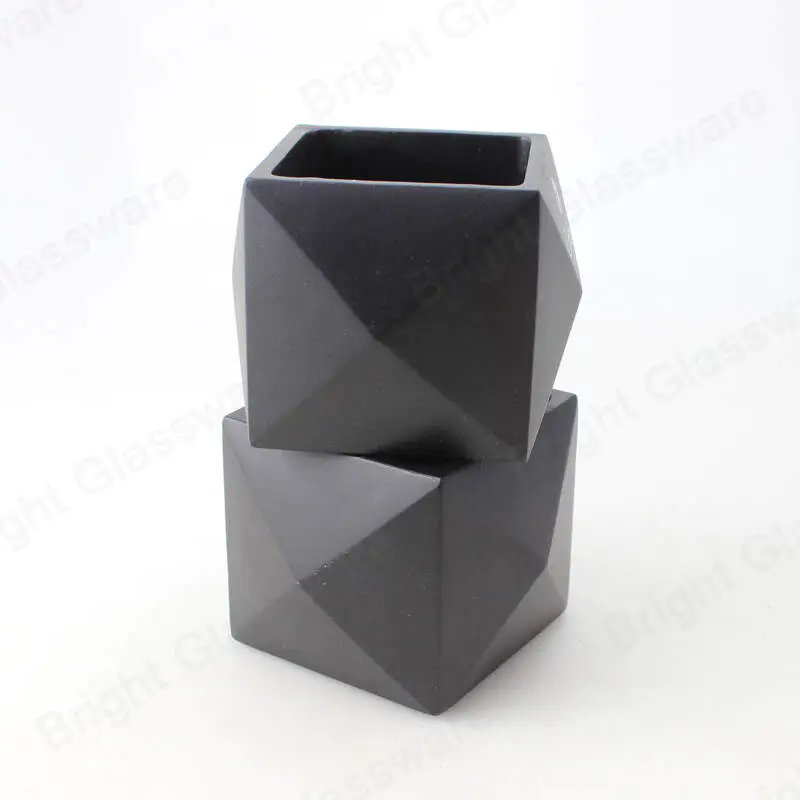 геометрический черный бетонный подсвечник