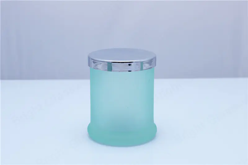 金属製の蓋付き青いガラスドナウ瓶