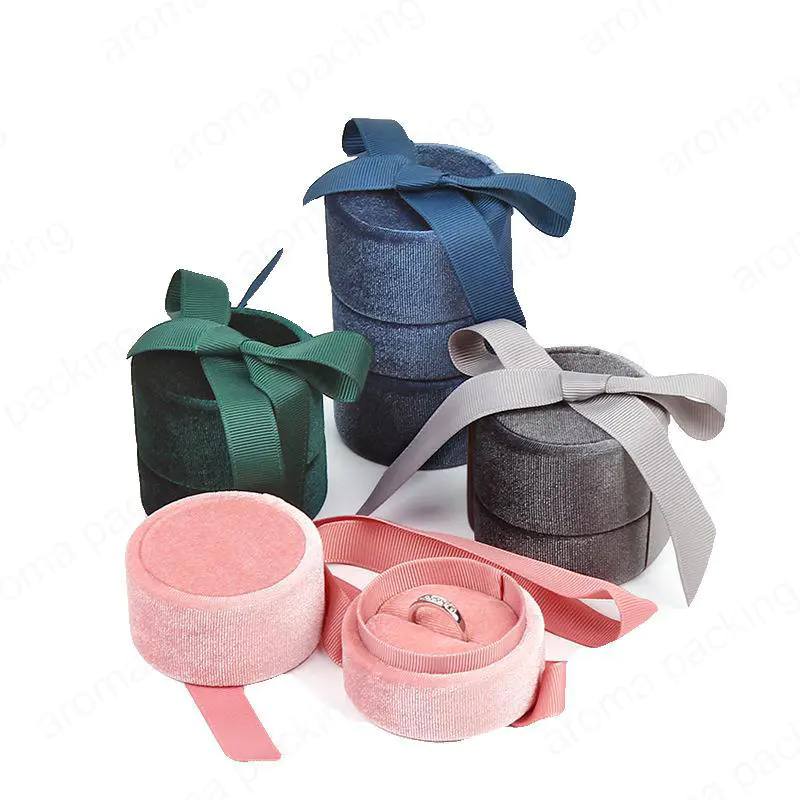 Pequeña caja de regalo de joyería Blush Pink Velvet Ring Box con cinta de seda