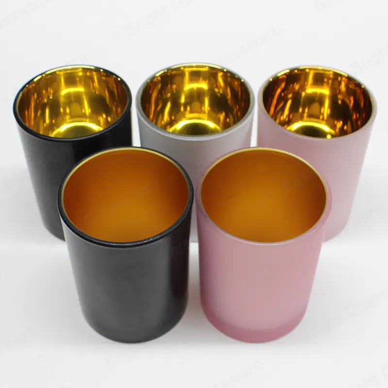 优雅的磨砂粉红色电镀玻璃蜡烛罐，带木制竹盖