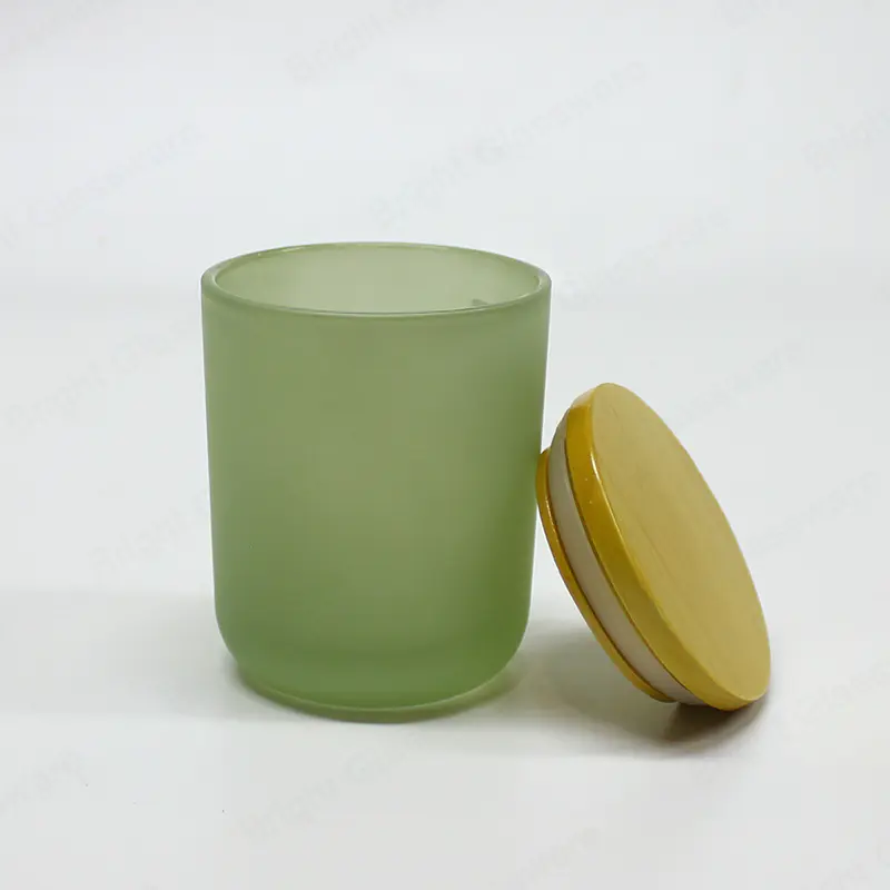 Vente en gros Décoration de mariage Matte Frosted Green Glass Candle Jar avec couvercle en bois