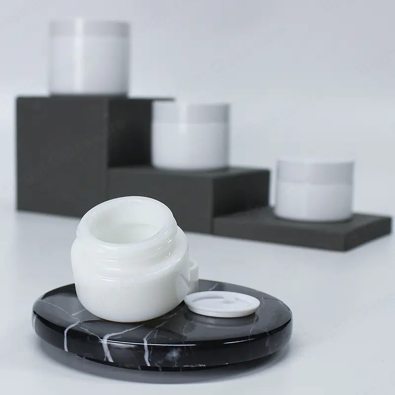 OEM ODM Solid White Color Packaging Bottles Cosmetic con tapa de sellado de tornillo