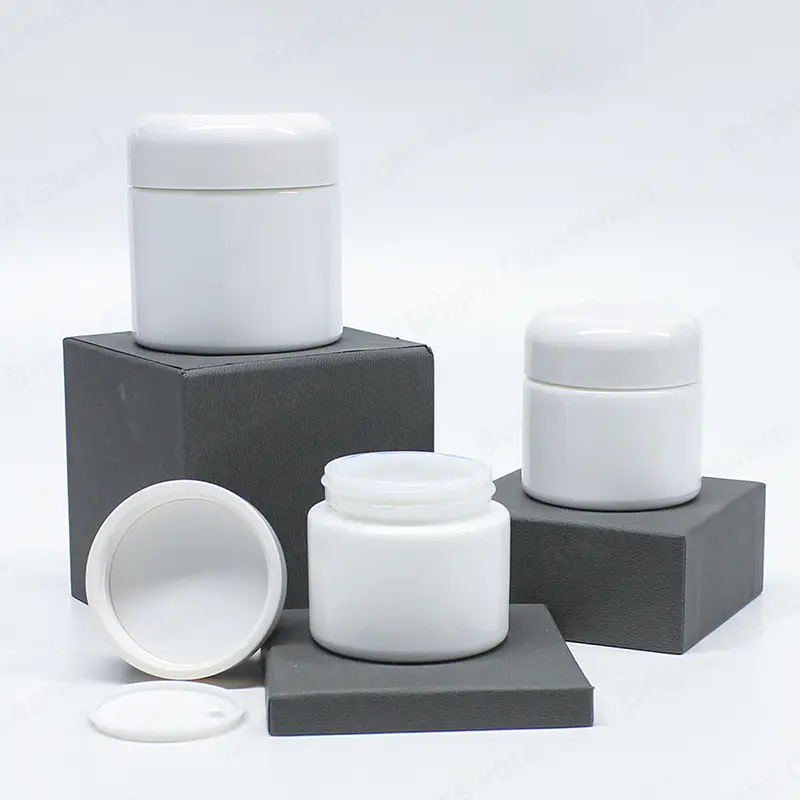 Frasco de crema de cosméticos de cilindro de vidrio blanco de alta calidad con tapa de curva de tornillo