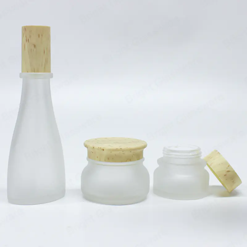 Único frasco de crema cosmética de vidrio esmerilado blanco ecológico para loción facial