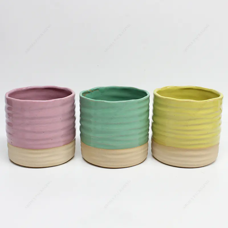 Бесплатный образец для тисненой желтой, зеленой, розовой керамической банки для свечей с коробкой